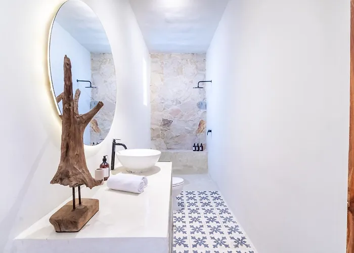 2 Bedroom Mediterranean With Private Pool & Paddy View, Canggu アパート