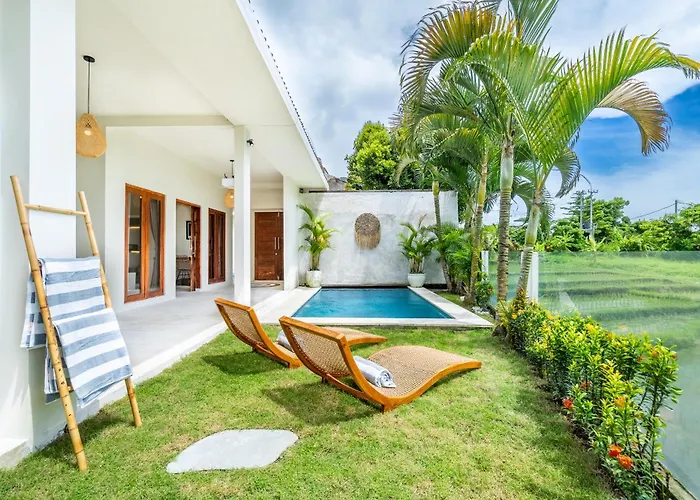 2 Bedroom Mediterranean With Private Pool & Paddy View, Canggu アパート